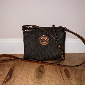 Michael Kors Crossbody with build in wallet